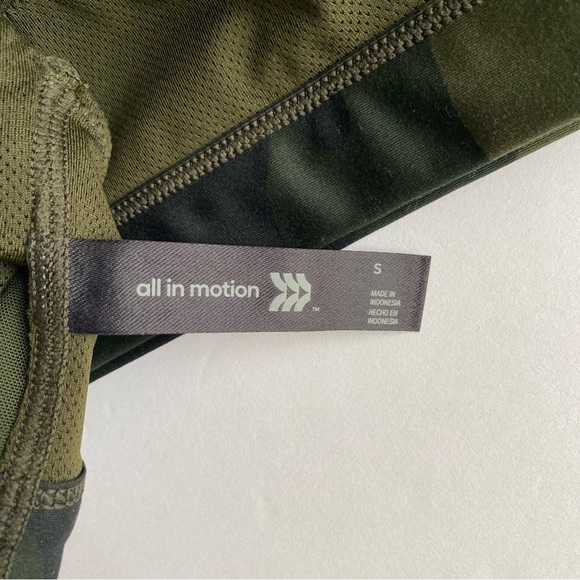 3/$12 ✅ All In Motion Target Sports Bra Jog Bra Green Camouflage Size Small - Picture 6 of 7